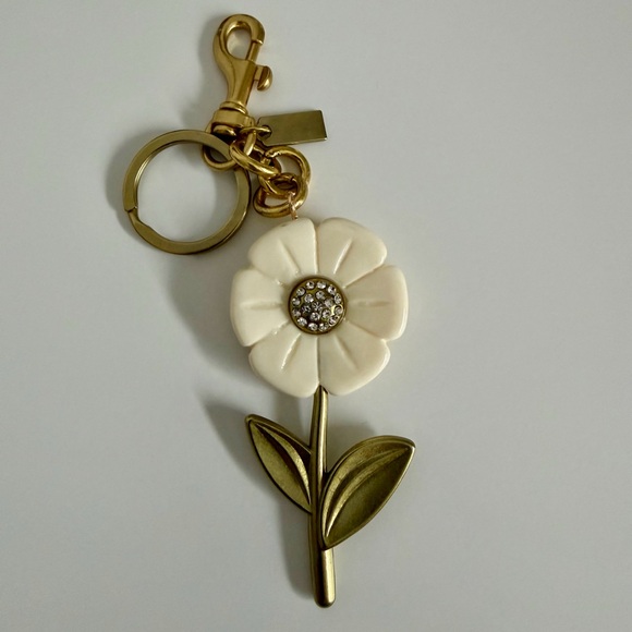 Daisy Bag Charm Keychain - Picture 1 of 3